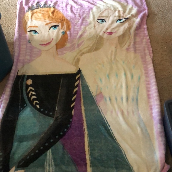 Disney Frozen "Sister Love" Kids Throw Blanket 40" x 60" - Picture 2 of 3